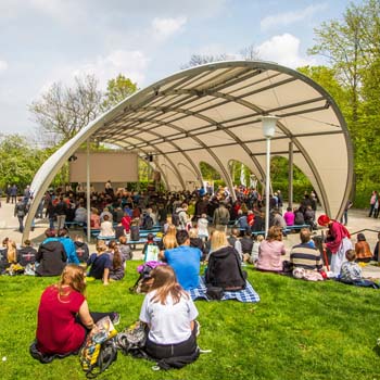 thumbnail-egapark-blaue-buehne.jpg